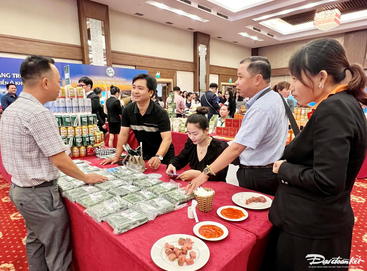 Sản phẩm nem chua đặc sản của tỉnh Thanh Hóa trưng bày tại Hội nghị.