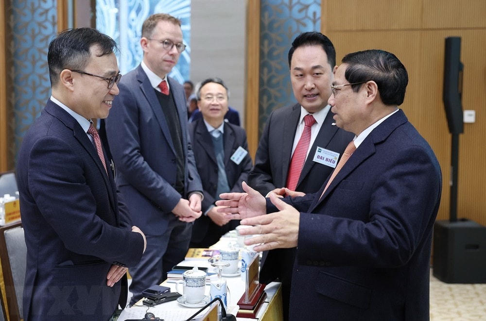 Thủ tướng Phạm Minh Chính với các đại biểu tham dự hội nghị. (Ảnh: Dương Giang/TTXVN) ttxvn_thu tuong 3.jpg