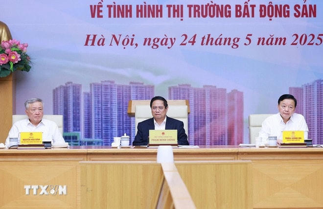 Thủ tướng Phạm Minh Chính chủ trì cuộc làm việc của Thường trực Chính phủ về tình hình thị trường bất động sản. (Ảnh: Dương Giang/TTXVN) ttxvn-2405-thu-tuong-bat-dong-san-7.jpg