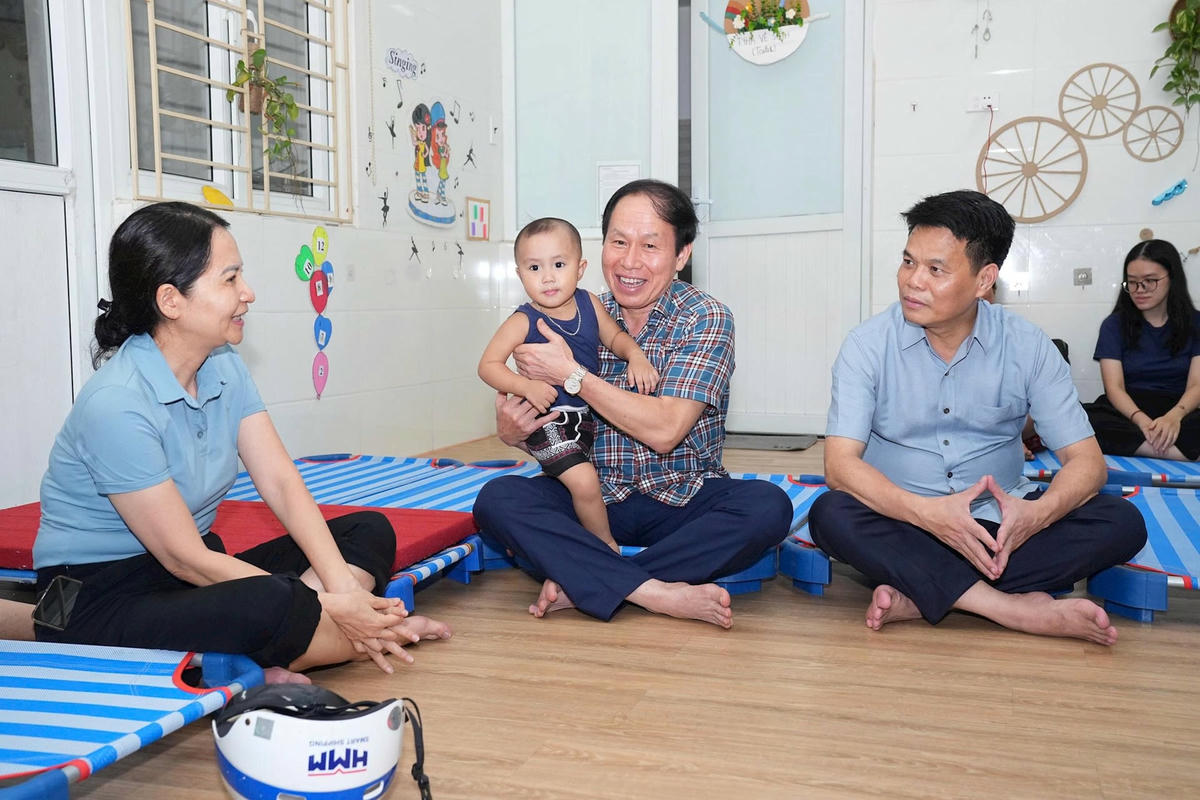 Lãnh đạo HP thăm dân ở điểm tạm lánh