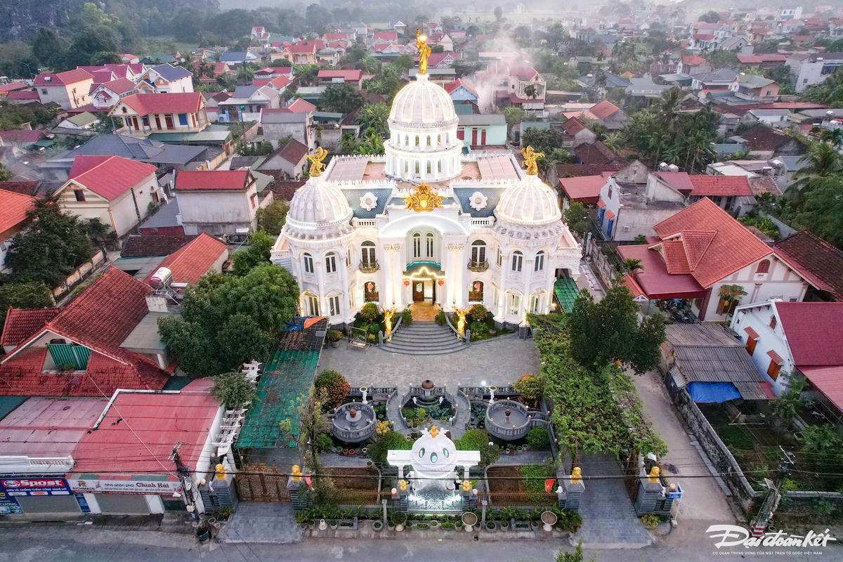 Ông Trịnh Đình Dũng - Phó Chủ tịch UBND thị trấn Quý Lộc phấn khởi cho biết: Với việc được đổi thay ấy là niềm tự hào của mỗi người con quê hương Quý Lộc, nhưng cấp ủy đảng, chính quyền luôn nhận thức rằng còn không ít khó khăn, thử thách trên bước đường phát triển. Nhận thức sâu sắc điều đó, qua đánh giá, căn cứ vào tình hình địa phương, ngay từ đầu nhiệm kỳ 2020-2025, xã đã xác định phương hướng hoạt động là tiếp tục phát triển xã Quý Lộc dựa trên cơ sở khai thác triệt để lợi thế về vị trí và 