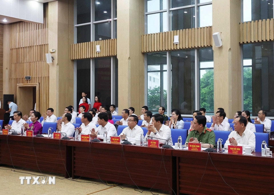 Đại biểu lãnh đạo các sở, ban ngành của tỉnh Nghệ An dự buổi làm việc. (Ảnh: Thống Nhất/TTXVN)