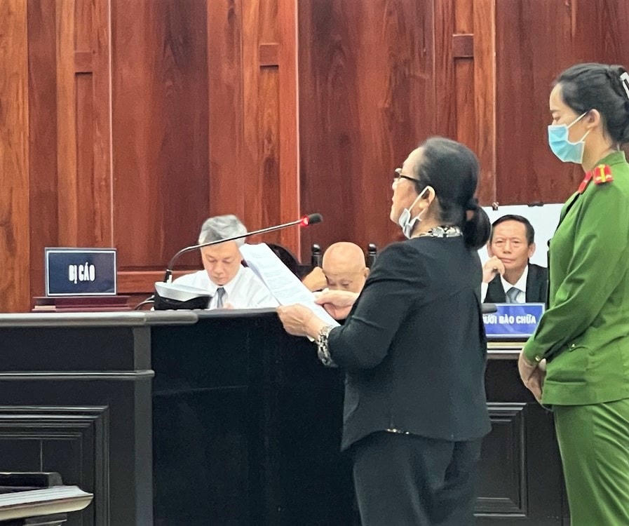 Bị cáo Dương Thị Bạch Diệp liên tục kêu oan khi tự bào chữa tại tòa phúc thẩm.