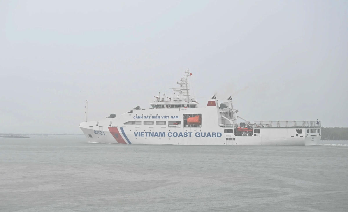 Tàu CSB 8001 rời bến lên đường thục hiện nhiệm vụ (1)