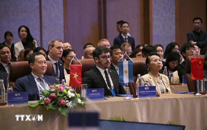 Đại biểu dự phiên chính thức Diễn đàn các thành phố hữu nghị và hợp tác - Đà Nẵng 2025. (Ảnh: Trần Lê Lâm/TTXVN) ttxvn-dien-dan-da-phuong.jpg