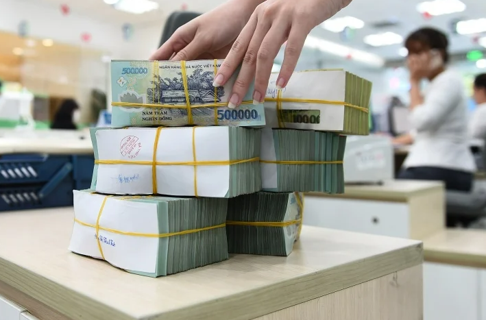 Lãi suất tiết kiệm tại nhiều ngân hàng xuống thấp kỷ lục. Ảnh minh họa