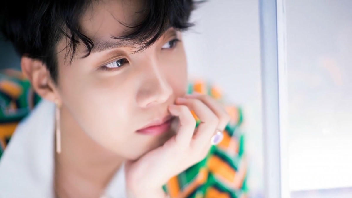 J-hope sẽ là thành viên đầu tiên solo. Ảnh: BTimes.