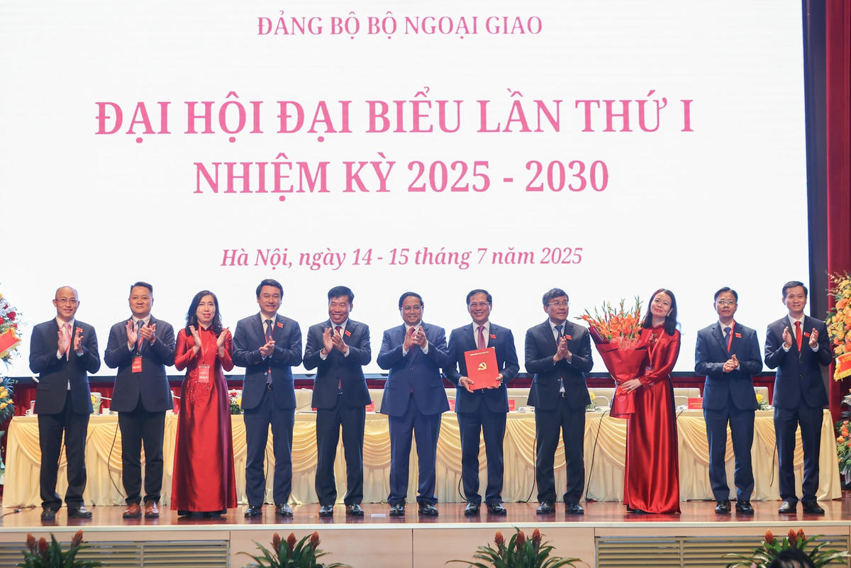 Thủ tướng: Xây dựng ngành ngoại giao chuyên nghiệp, văn minh, hiện đại, nhân văn, hiệu quả- Ảnh 8.