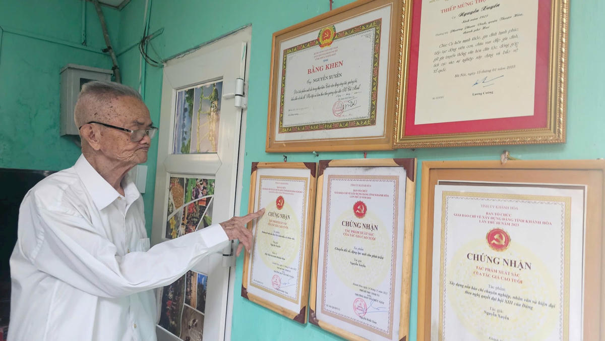 anh bai Nha bao nghiep du