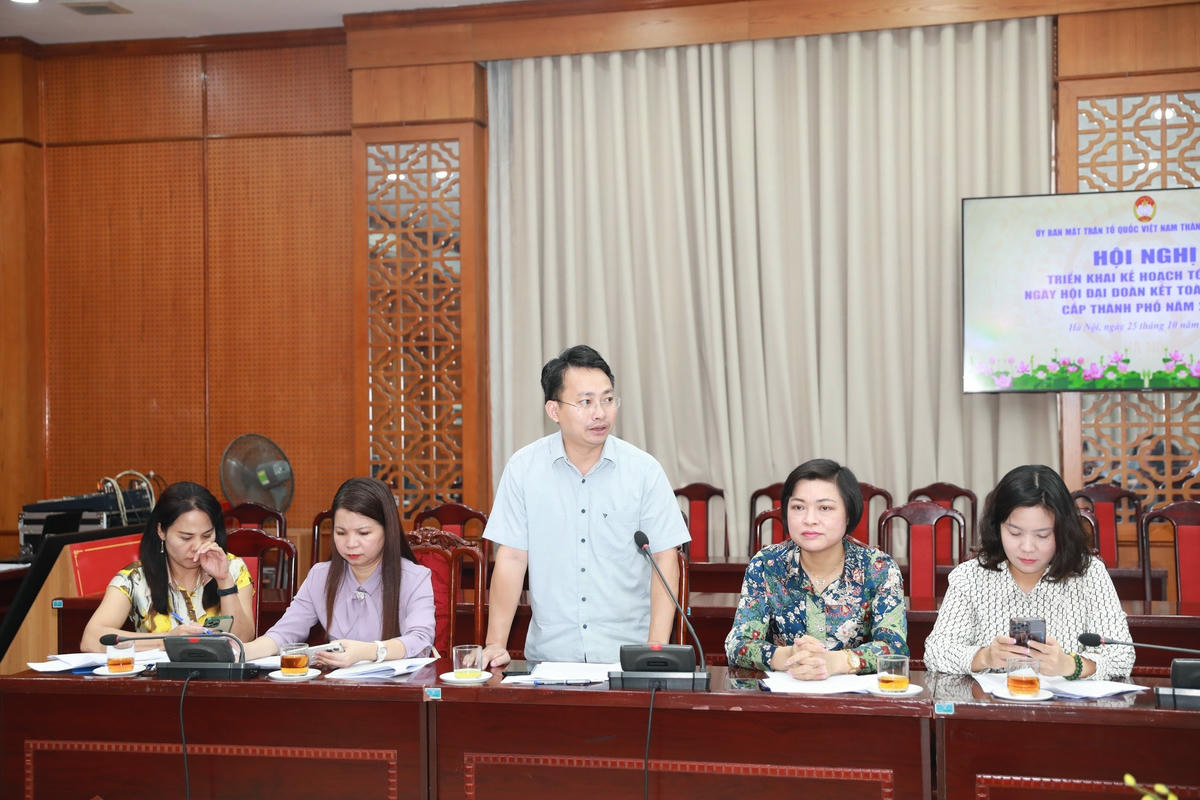 Các đại biểu phát biểu tại hội nghị.