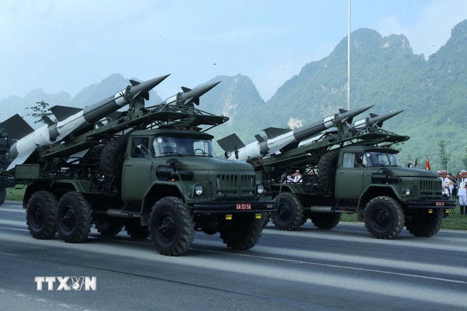 Các loại tên lửa phòng không tại lễ hợp luyện. (Ảnh: Trọng Đức/TTXVN) ttxvn-tang-thiet-giap-dieu-binh-dieu-hanh-ky-niem-80-nam-quoc-khanh-29-17-7.jpg