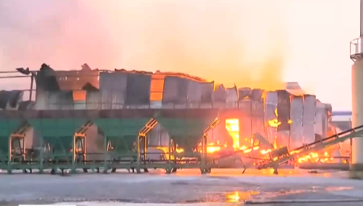 Hiện trường vụ cháy nhà xưởng khiến nhiều người thương vong tại xã Minh Hải, huyện Văn Lâm, tỉnh Hưng Yên. Ảnh: CTV.