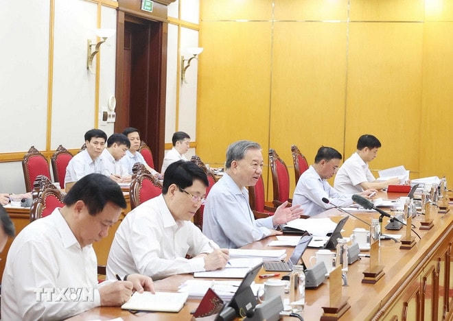 Tổng Bí thư Tô Lâm chủ trì họp Bộ Chính trị về tiến độ sắp xếp tổ chức bộ máy và đơn vị hành chính. (Ảnh: Thống Nhất/TTXVN) ttxvn-tong-bi-thu-bo-chinh-tri-sap-xep-bo-may-6.jpg