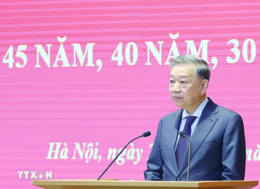 TTXVN_2811 Tong Bi thu huy hieu Dang (6).jpg