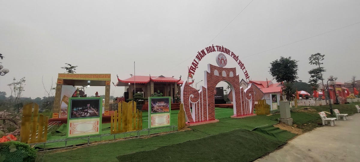 Trại cúa TP Việt Trì mang phong cách hiện đại kết hợp với truyền thống.