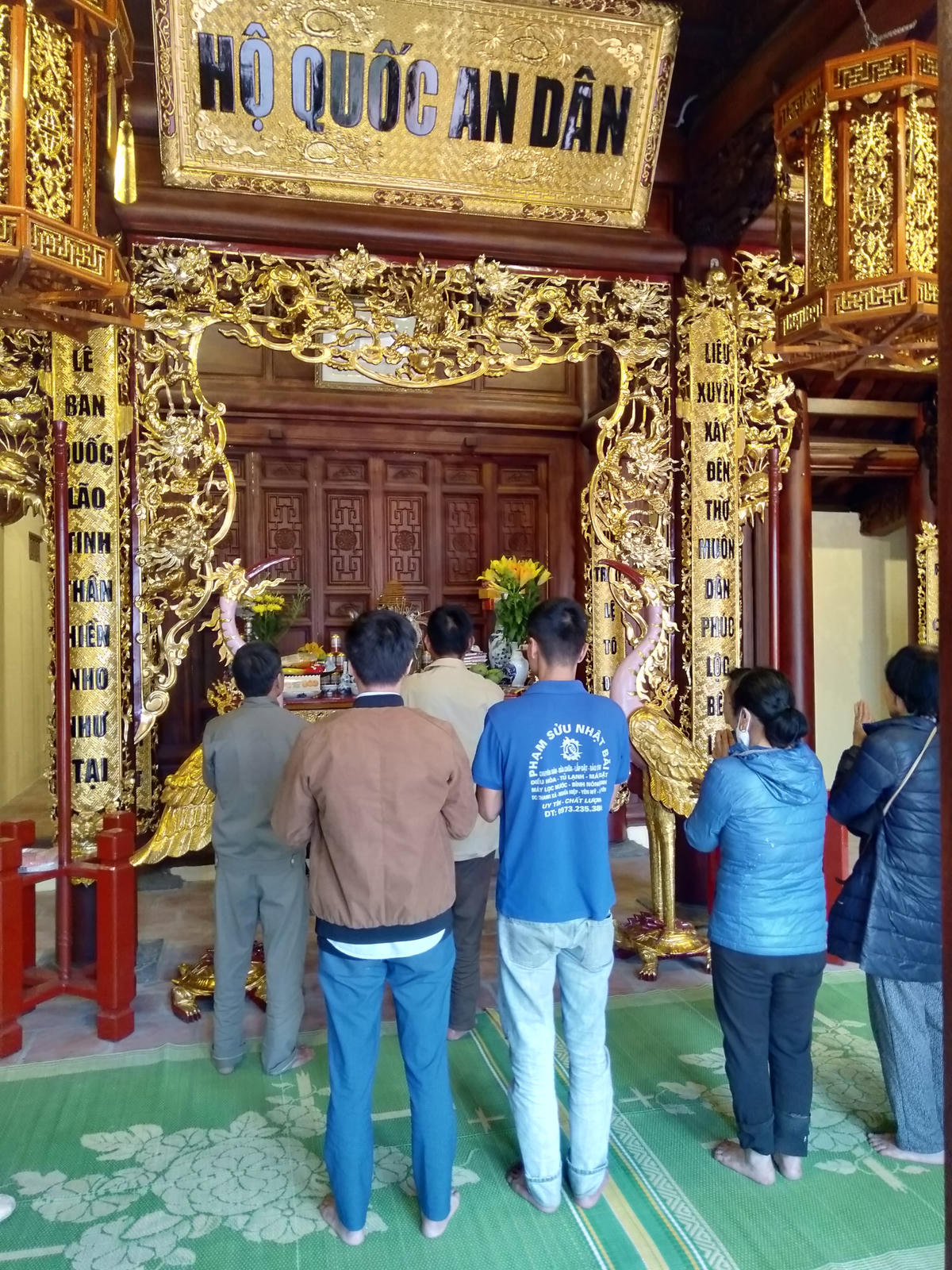 Con cháu dòng họ Phạm Công dâng hương nhân ngày sinh lần thứ 423 của Tể tướng Phạm Công Trứ.