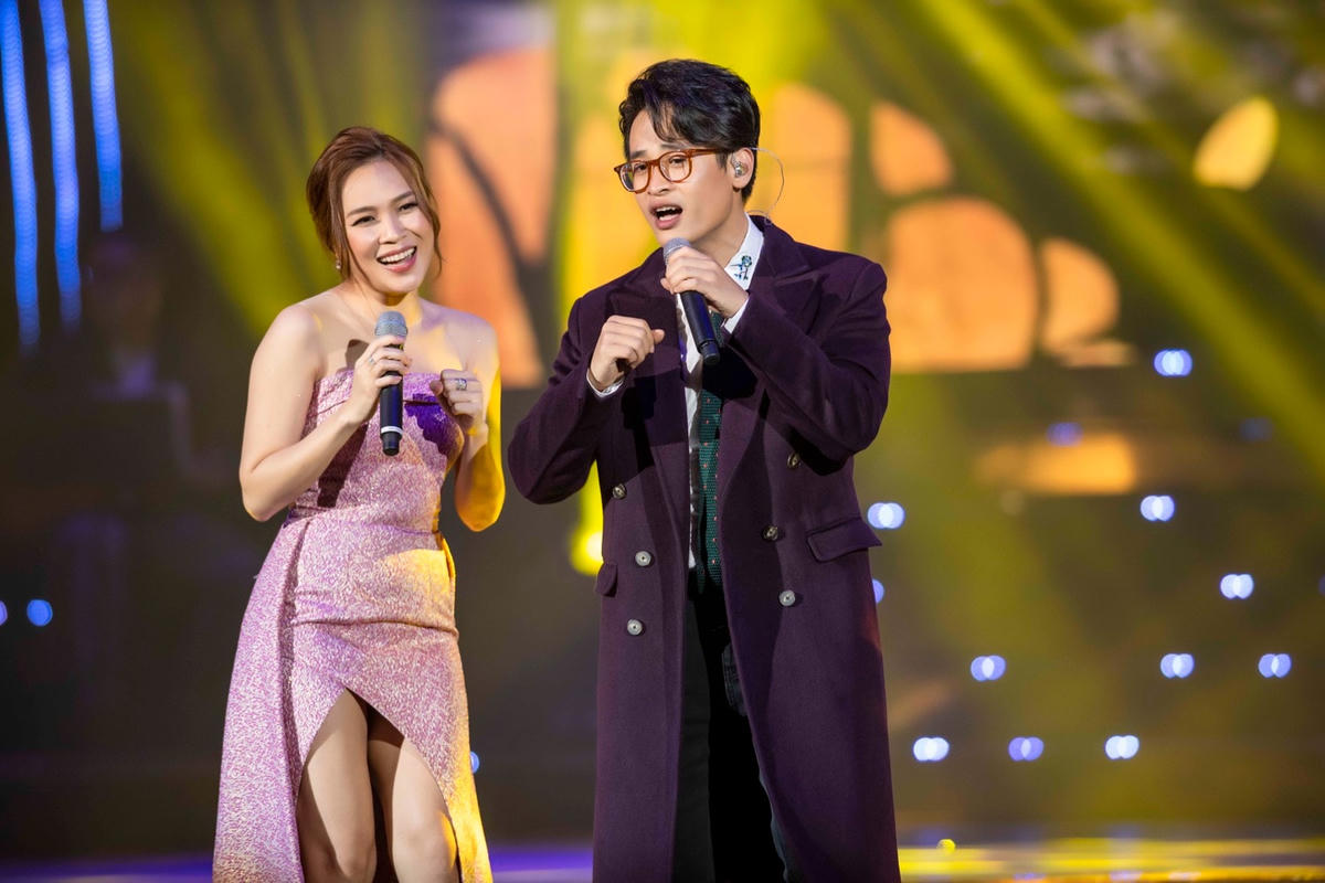 Ca sĩ quên lời không phải là chuyện hiếm trong làng âm nhạc Việt Nam.