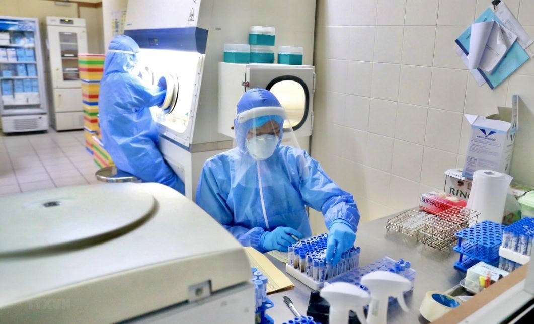 Nhiều bệnh viện công đang thiếu thuốc men, hóa chất trầm trọng. Ảnh minh họa: TTXVN