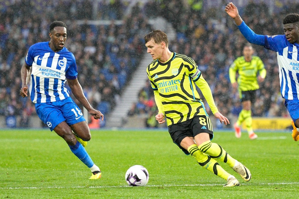 Đè bẹp Brighton, Arsenal chiếm ngôi đầu bảng - 1