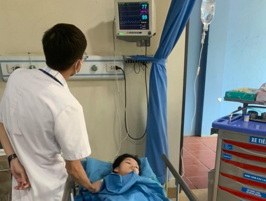 Các bác sĩ đang kiểm tra sức khoẻ cho bệnh nhân N. N. T