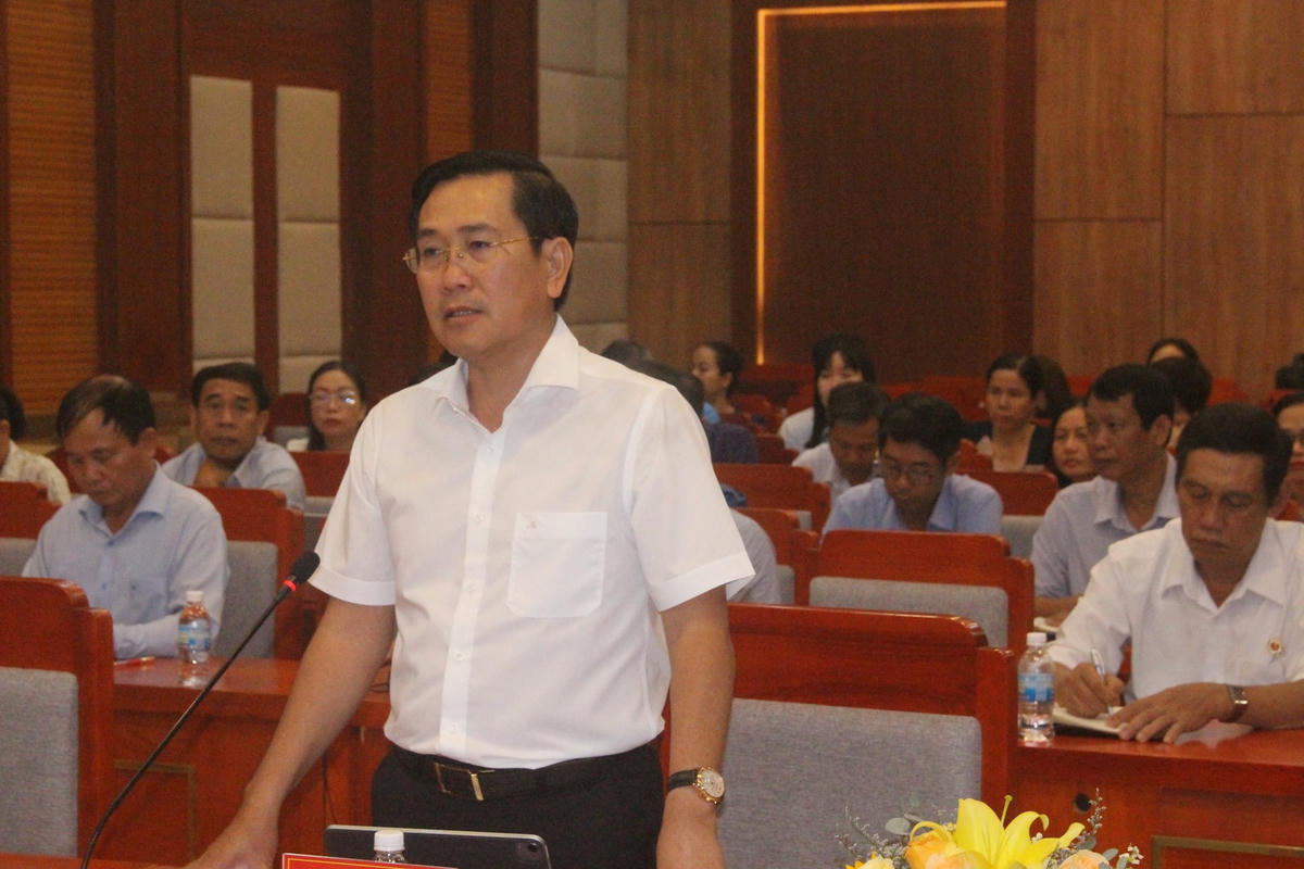 ông Phạm Văn Hậu, Phó Bí thư Tỉnh ủy, Chủ tịch Ủy ban Mặt trận Tổ quốc Việt Nam tỉnh Khánh Hòa đang phat biểu tại hội nghị (ảnh Thùy Trang)