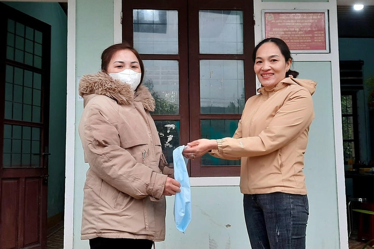 Túi đồ đã được trao trả lại cho người đánh rơi. Ảnh: CACC.