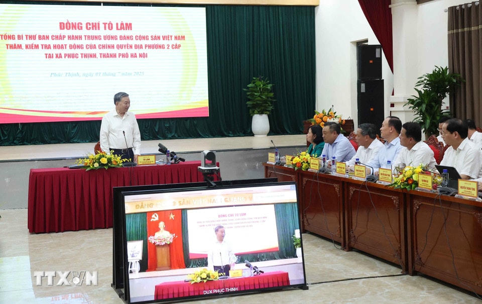 Tổng Bí thư Tô Lâm phát biểu chỉ đạo tại buổi đến thăm, kiểm tra hoạt động của chính quyền địa phương hai cấp tại xã Phúc Thịnh, thành phố Hà Nội. (Ảnh: Thống Nhất/TTXVN)
