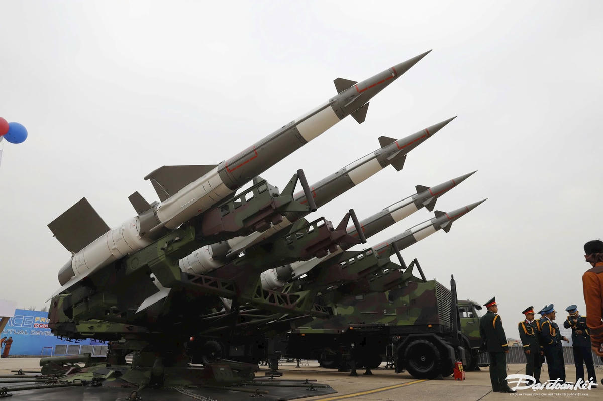 Lễ khai mạc triển lãm Quốc phòng quốc tế năm 2024 được tổ chức ngày 19/12 ở Việt Nam. ính đến nay đã có hơn 140 đầu mối, công ty đến từ 27 quốc gia đăng ký tham gia trưng bày sản phẩm và hơn 60.000 người đã đăng ký tham quan.