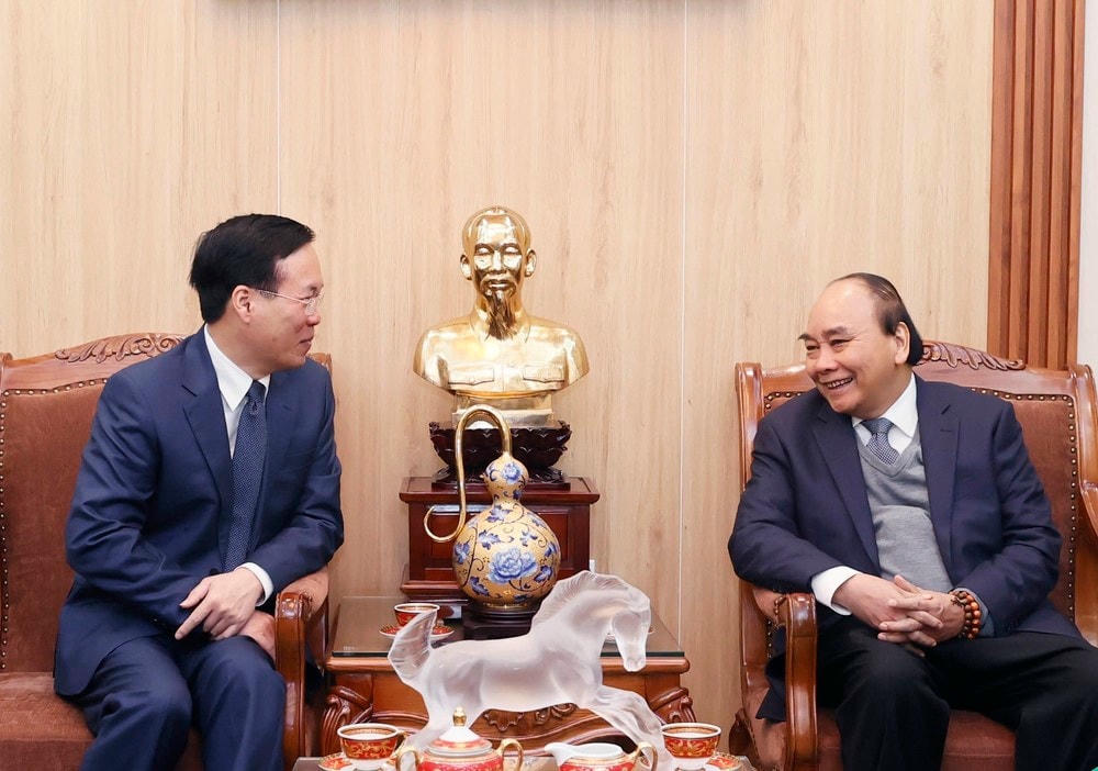 Chủ tịch nước Võ Văn Thưởng đến thăm, chúc Tết nguyên Chủ tịch nước Nguyễn Xuân Phúc. (Ảnh: Thống Nhất/ TTXVN) ttxvn_chu tich nuoc chuc tet dang huong (3).jpg