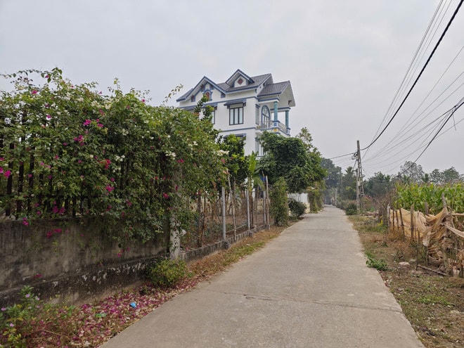 Nhiều làng quê khang trang hơn nhờ có người thân đi lao động tại nước ngoài. (Ảnh: Vietnam+) kieu-hoi.jpg