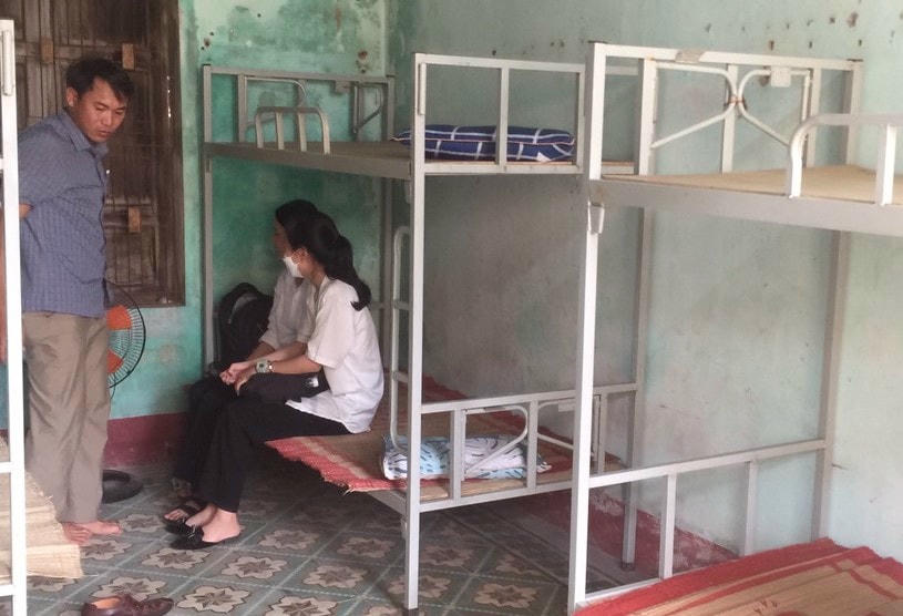 “Qua các tổ chức đoàn cơ sở chúng tôi thống kê số lượng thí sinh, người thân của thí sinh có nhu cầu nghỉ trưa để tham gia môn thi buổi chiều. Từ đó, chúng tôi đã phối hợp với các đơn vị chức năng bố trí phòng nghỉ cho thí sinh, người thân trong đợt này”, anh Phạm Xuân Khánh cho biết.