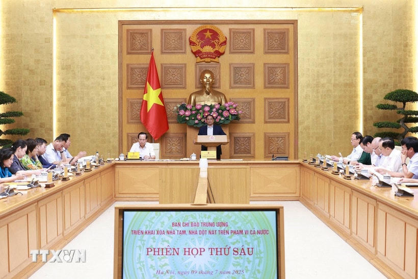 Thủ tướng Phạm Minh Chính chủ trì Phiên họp thứ 6 của BCĐ xoá nhà tạm, nhà dột nát. (Ảnh: Dương Giang/TTXVN)