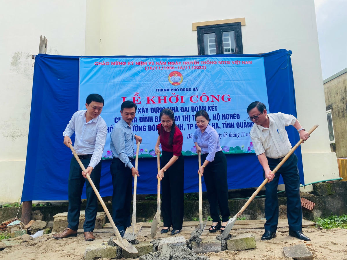 Quang cảnh lễ khởi công.