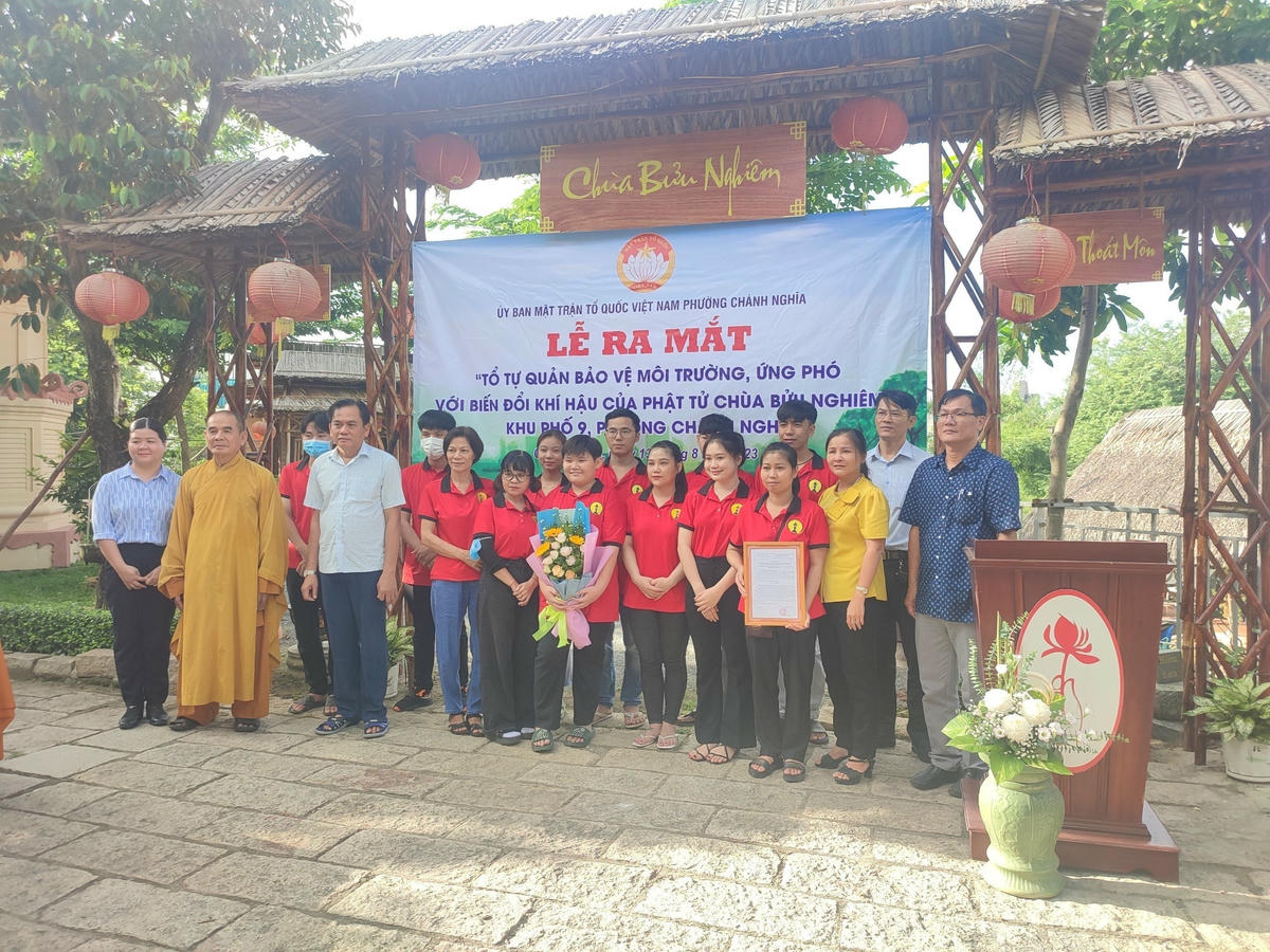 Lễ ra mắt hai Tổ TQBVMT&ƯPBĐKH của Phật tử chùa chùa Bửu Nghiêm.