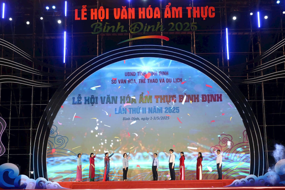 Nghi thức bấm nút Khai mạc Lễ hội Văn hóa Ẩm thực Bình Định lần thứ II năm 2025