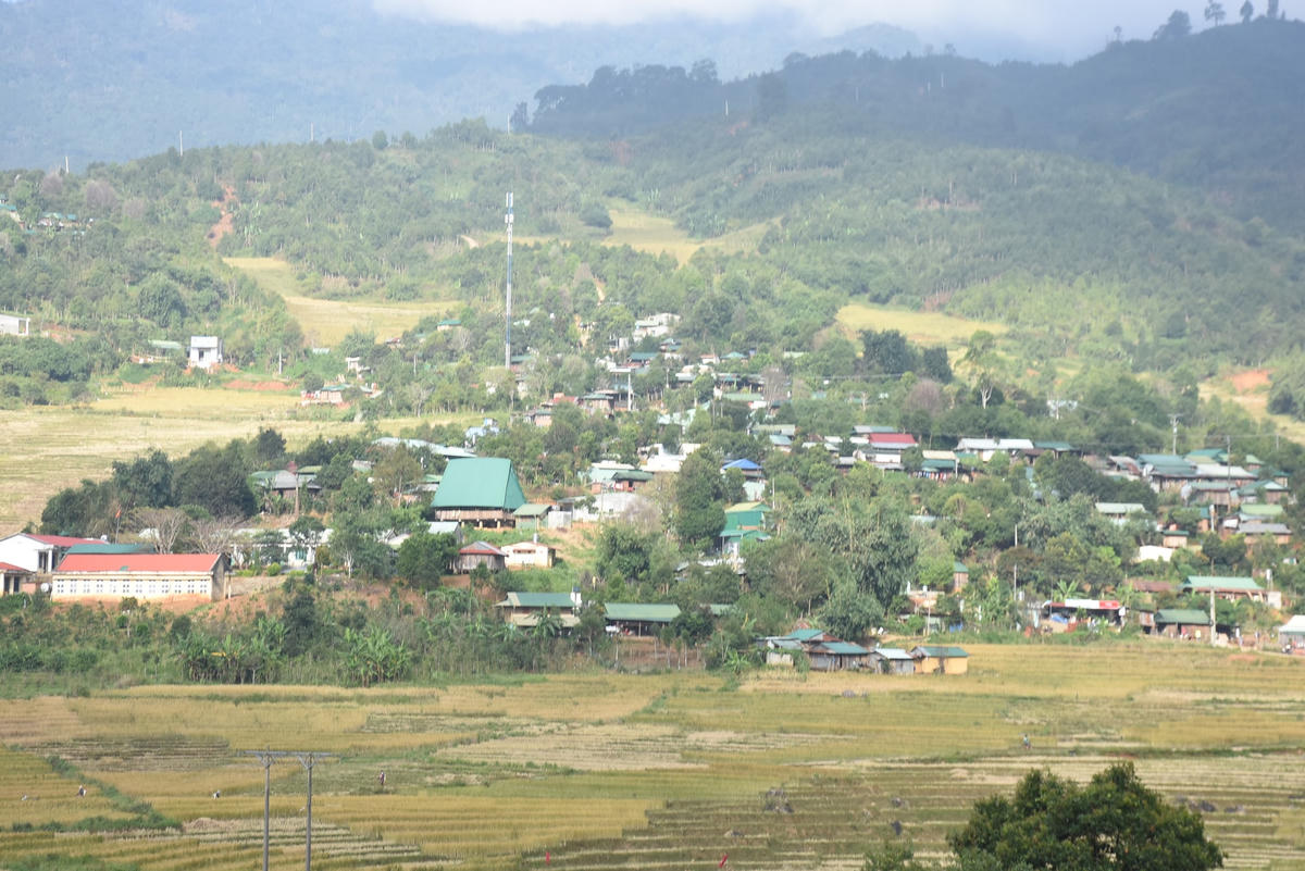 Chương trình MTQG làm đổi thay thôn, làng vùng sâu Tu Mơ Rông. Ảnh: baokontum..com.vn