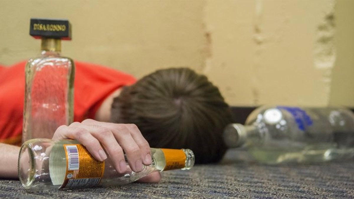 Khuyến cáo, người dân không nên uống rượu không rõ nguồn gốc.