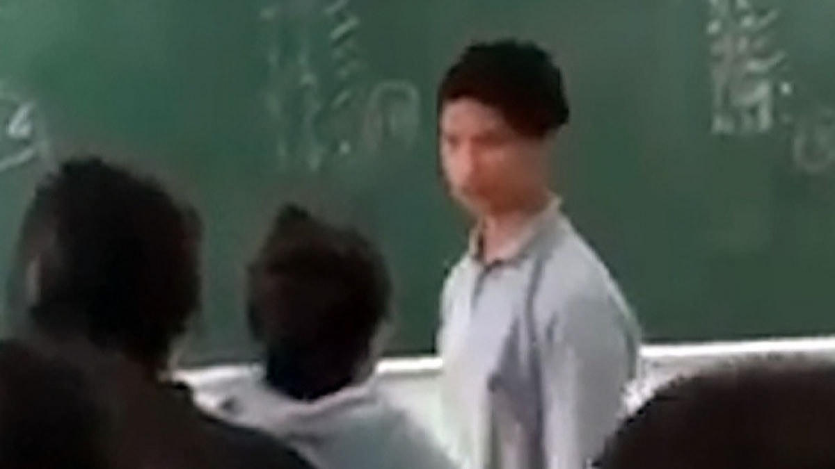 Hình ảnh nữ sinh văng tục với giáo viên trong lớp học Ảnh:MXH.