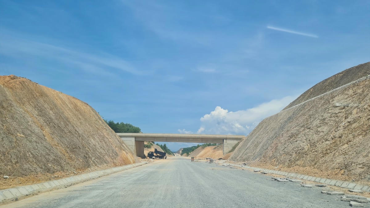 Nhiều cầu vượt đường cao tốc, cầu chui dân sinh đã hoàn thành.