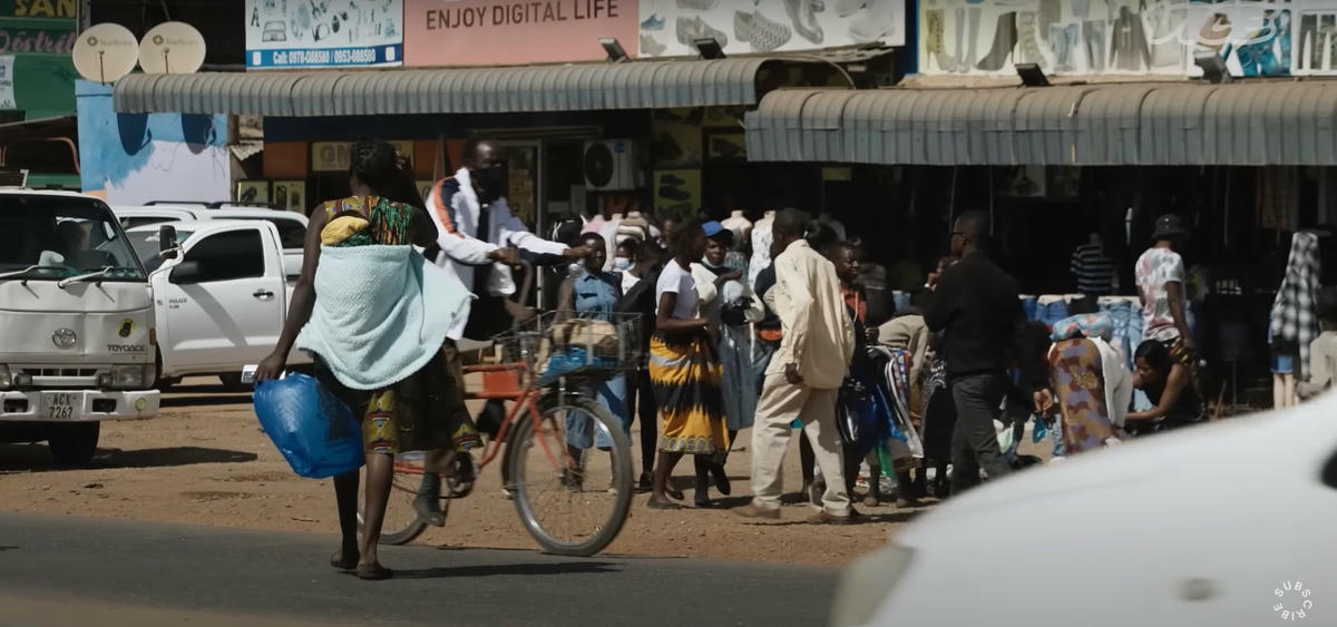 Người dân luôn phải đối mặt với ô nhiễm. Ảnh: VICE.