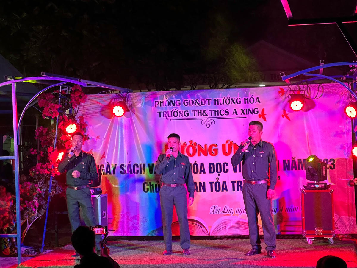 Một tiết mục văn nghệ biểu diễn trong khuôn khổ chương trình.