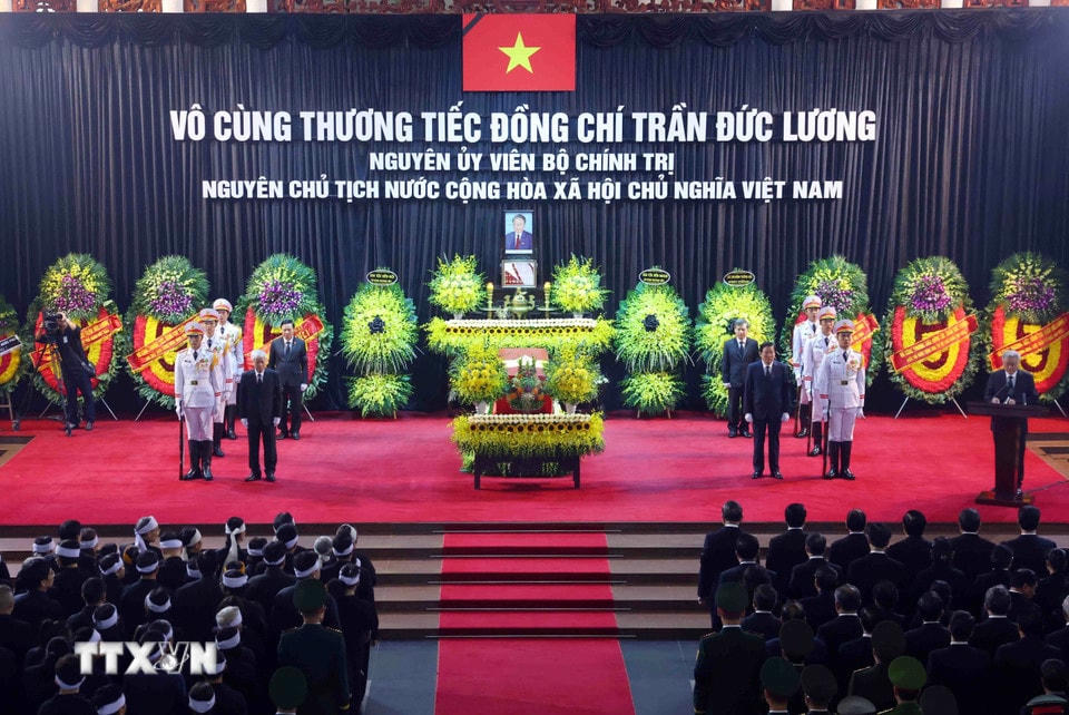 Lễ truy điệu nguyên Chủ tịch nước Trần Đức Lương. (Ảnh: TTXVN)