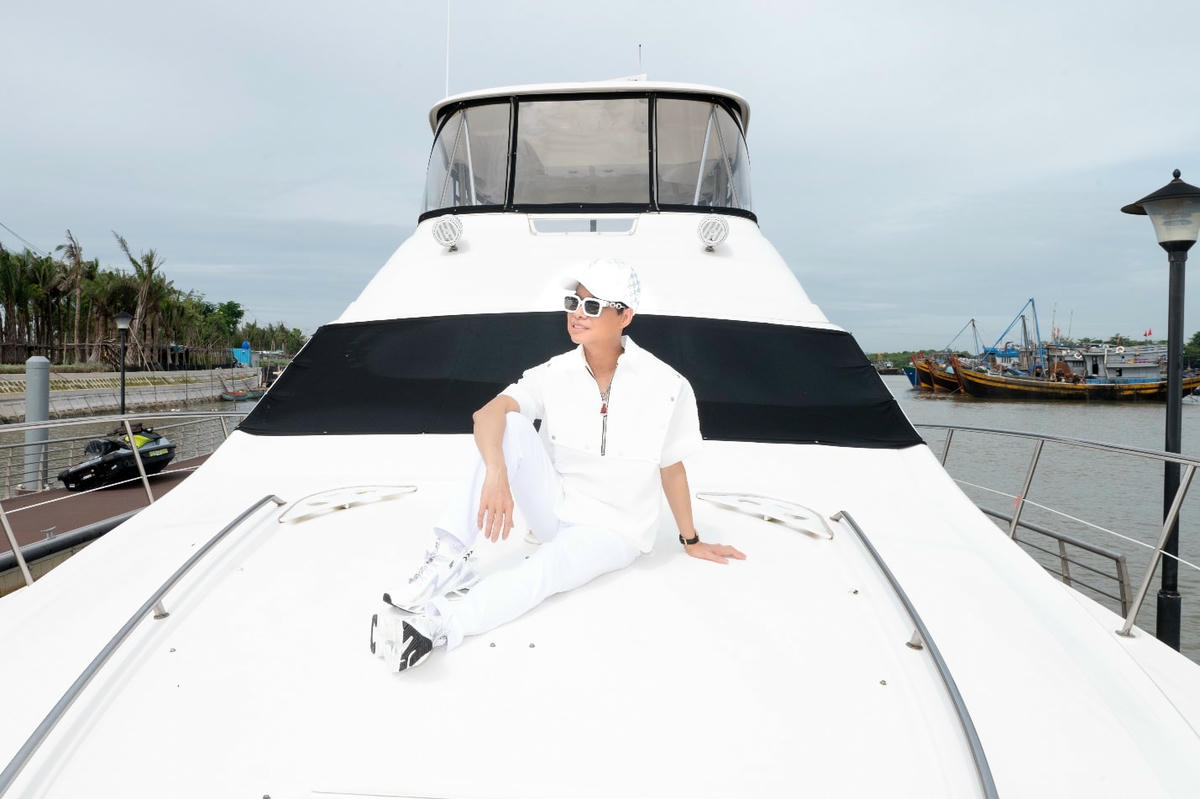 Ngọc Sơn tham quan trải nghiệm du thuyền tại phân kỳ Habana Island thuộc NovaWorld Ho Tram.