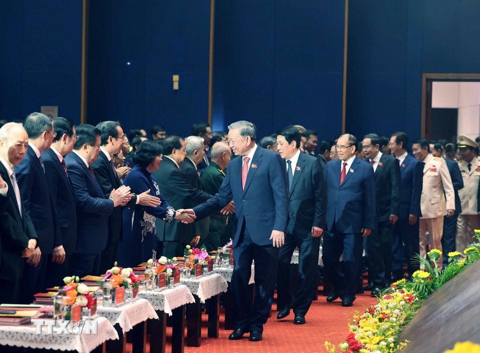 Tổng Bí thư Tô Lâm, Chủ tịch nước Lương Cường, Thủ tướng Phạm Minh Chính, Chủ tịch Quốc hội Trần Thanh Mẫn cùng các đồng chí lãnh đạo, nguyên lãnh đạo Đảng, Nhà nước tham dự buổi lễ. (Ảnh: Thống Nhất/TTXVN)