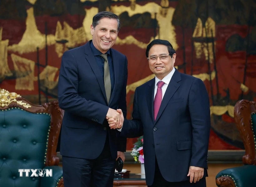 Thủ tướng Phạm Minh Chính tiếp ông Klaus Zellmer, Chủ tịch Tập đoàn Skoda Auto (Cộng hòa Séc). (Ảnh: Dương Giang/TTXVN)