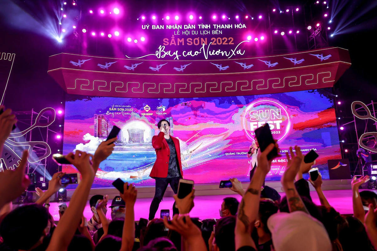 Những bản nhạc “khuấy động” đêm trên phố biển Sầm Sơn.