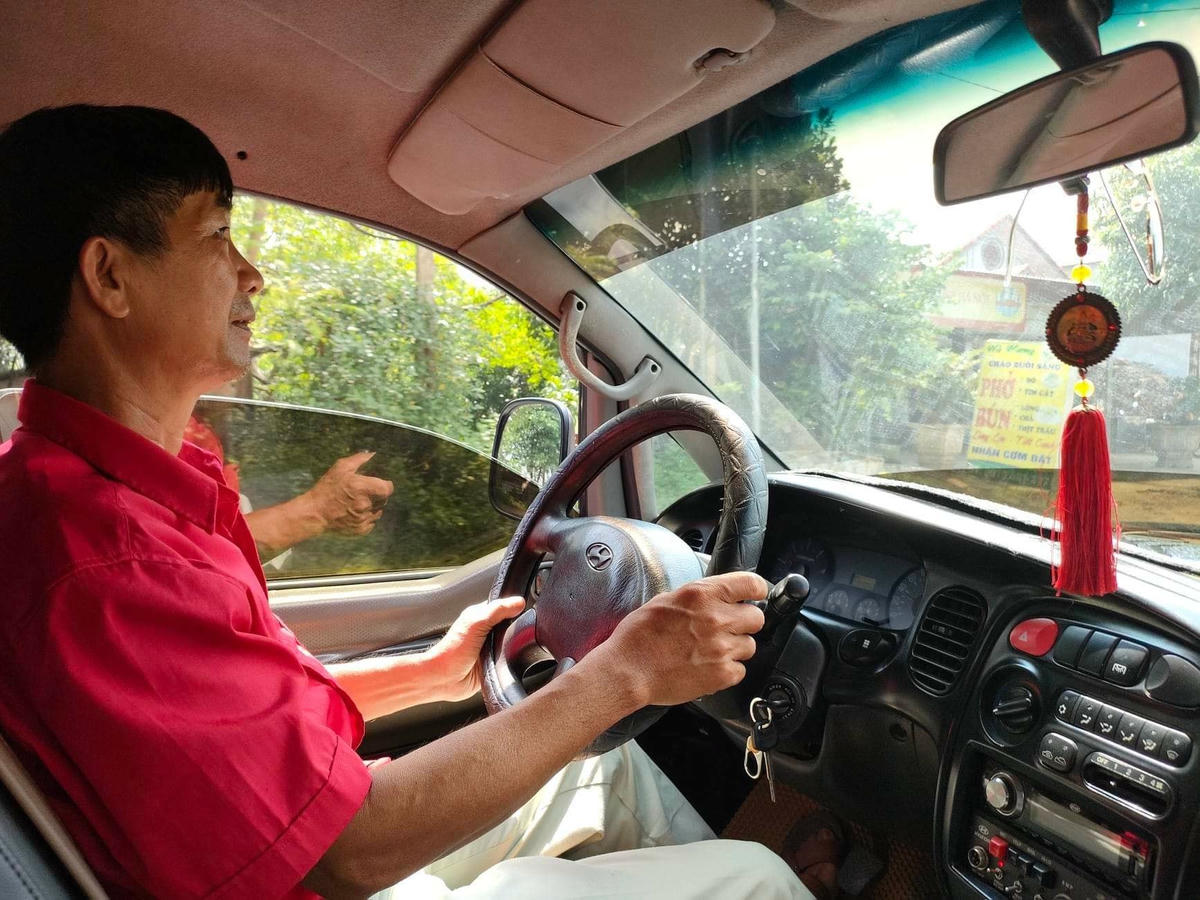 Không kể ngày đêm hay mưa nắng, cứ nhận tin có tai nạn giao thông, tai nạn lao động hay đột quỵ ở quanh vùng là ông Thọ vội chạy đến