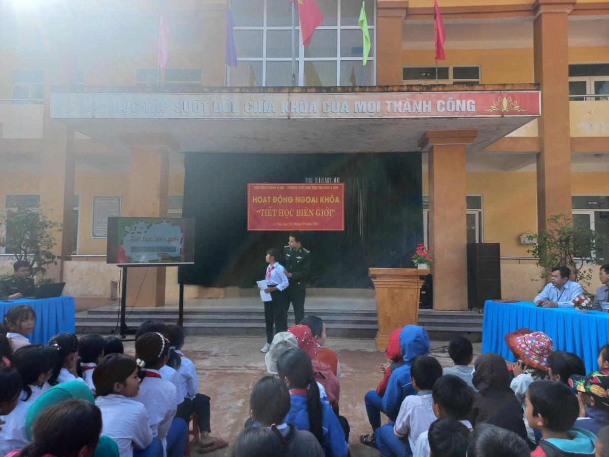 Hồ Thị Nứt là 1 trong 6 người con nuôi của Đồn Biên phòng A Vao.