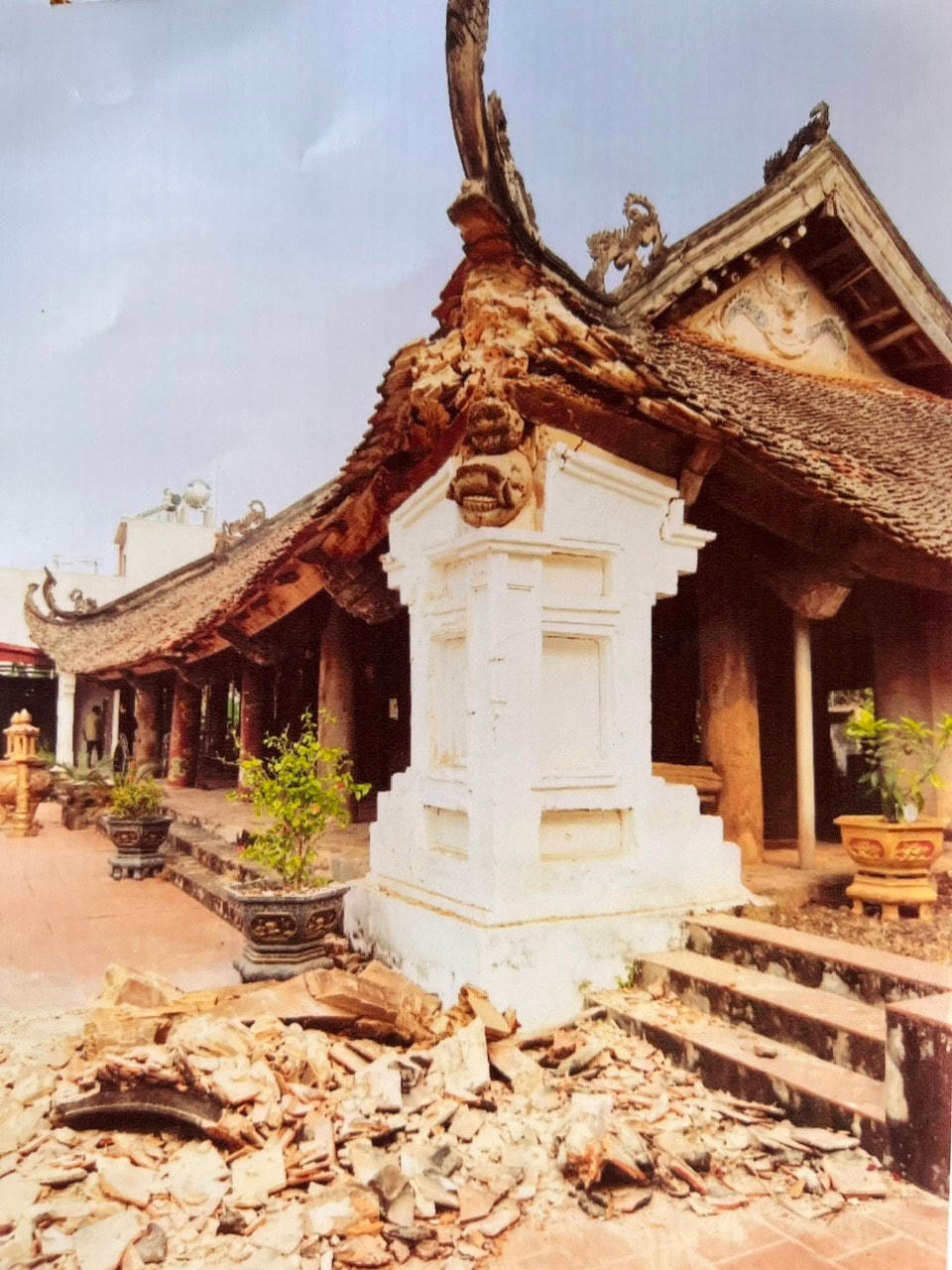 Đến nay, mái đao đã sụp gãy