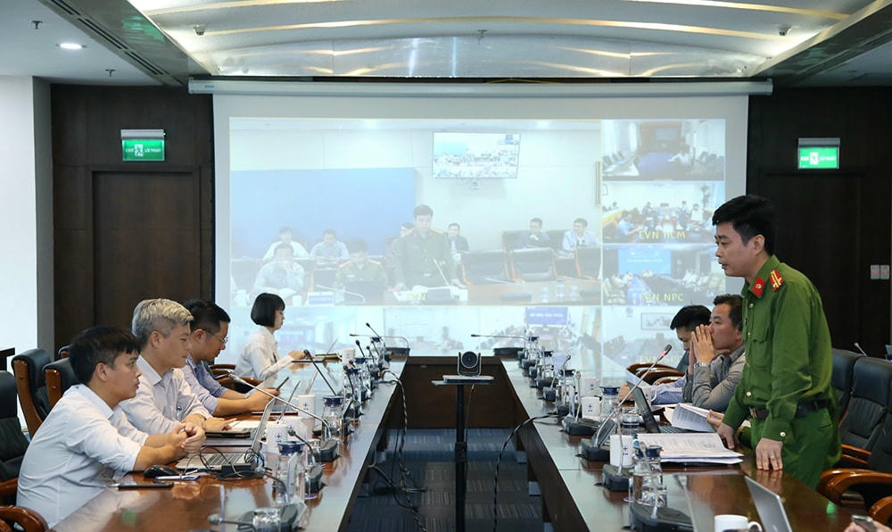 Chương trình được tổ chức theo hình thức trực tiếp kết hợp trực tuyến, kết nối tới điểm cầu các tổng công ty của EVN.